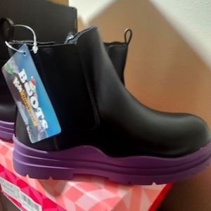 Girls Purple and Black boots NEW size 2... Runs a Lil small like a 1- 1.5 maybe.